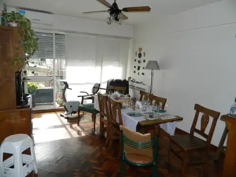 Departamento de 3 Ambientes con dependencia Sobre Avenida Garay Hermoso 