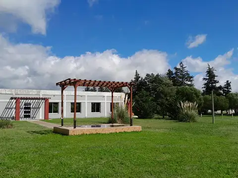 SE VENDE SALÓN DE EVENTOS EN DEAN FUNES