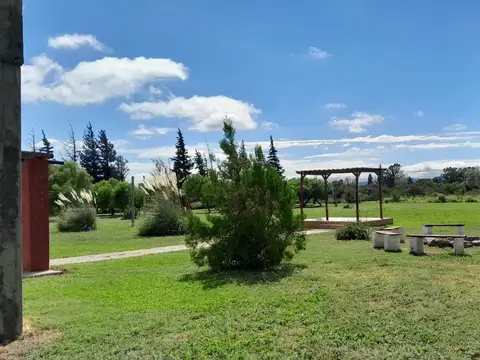 SE VENDE SALÓN DE EVENTOS EN DEAN FUNES