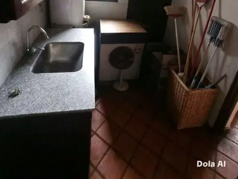 Casa 8 ambientes con 3 baños