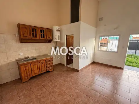 Casa en Alquiler con 2 cocheras
