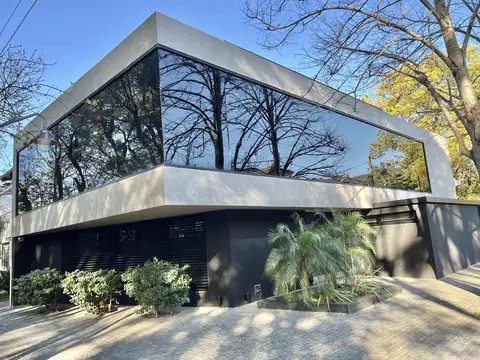 Impecable casa de diseño en venta ubicada en Martínez, San Isidro.