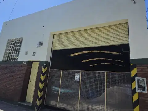 Galpón en Caseros 311 m2 mas entrepiso