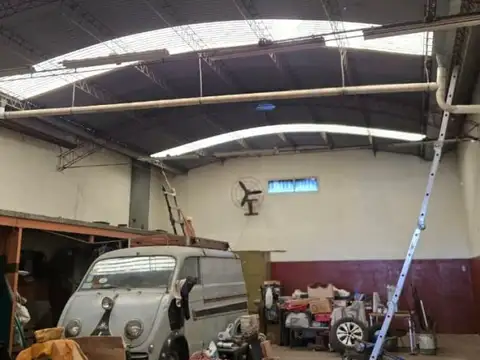 Galpón en Caseros 311 m2 mas entrepiso