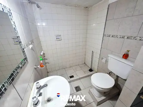 Casa en Alquiler con 2 cocheras