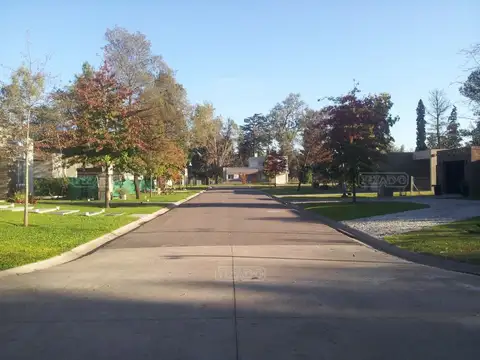 CASCO DE ALVAREZ, BARRIO CERRADO 2000