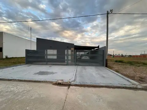 Casa 1 dormitorio y pileta en Colonia Ensayo