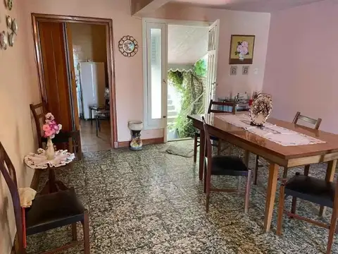 Casa 5 ambientes con 2 baños