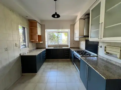 Casa 6 ambientes con 3 baños