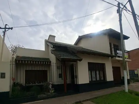 Casa 6 ambientes con 3 baños