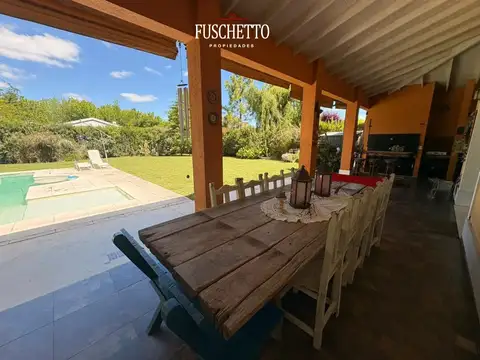 Casa 5 ambientes con 2 baños