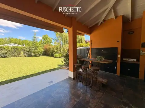 Casa en Alquiler con 1 cochera