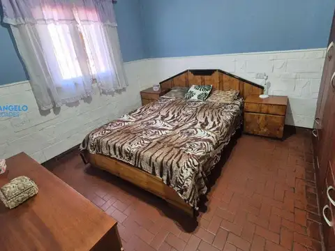 Casa 5 ambientes con 2 baños