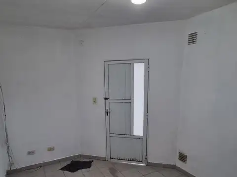 Casa 5 ambientes con 1 baño