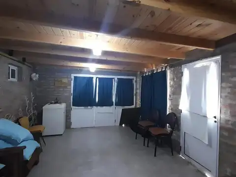 Casa en venta - 4 Dormitorios 2 Baños - Monte Hermoso