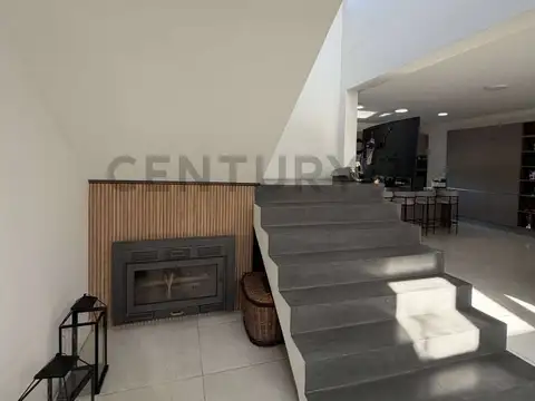 Casa en Venta con 6 cocheras
