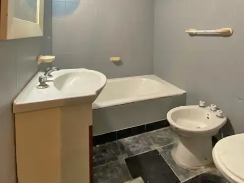 Casa en Alquiler con 1 cochera