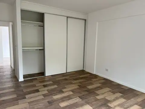 VENTA DEPARTAMENTO 4 AMBIENTES EN EXCELENTE ESQUINA DE VERSALLES
