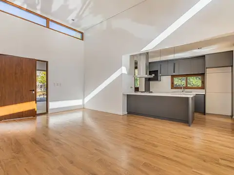Casa en Venta en Miralagos, USD 330.000