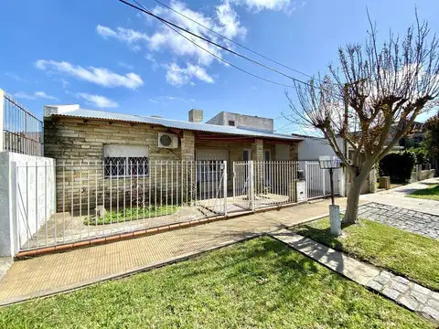 Casa En Venta. Ubicada En 80bis Entre 120 Y Diag.620