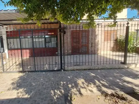 SE VENDE CASA 4 DORMITORIOS BARRIO MATIENZO