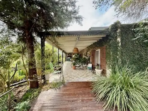 Casa en Venta con 2 cocheras