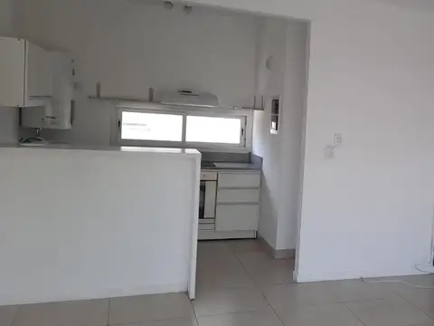 Duplex en alquiler 3 ambientes en Lagos del Sendero.-