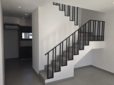 CASA EN ALQUILER BARRIO EL ALJIBE CON PILETA