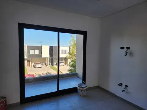 CASA EN ALQUILER BARRIO EL ALJIBE CON PILETA