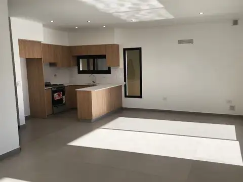 CASA EN ALQUILER BARRIO EL ALJIBE CON PILETA