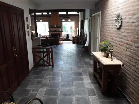 Casa en Venta en Los Robles del Monarca, USD 365.000