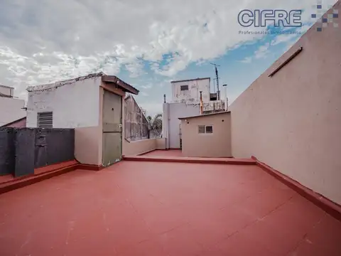 BAJÓ DE PRECIO! PH 2 ambientes con terraza propia Apto crédito en primer piso por escalera.