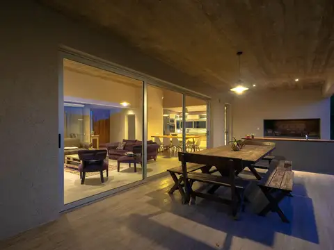 Casa 4 ambientes con 3 baños