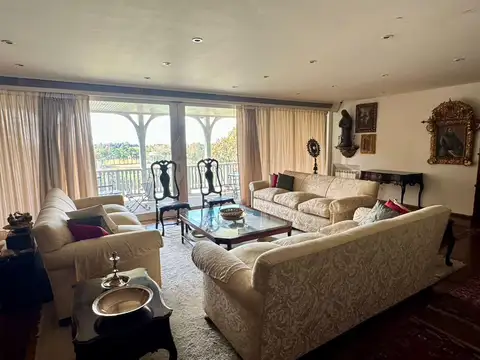 Casa en Venta con 4 cocheras