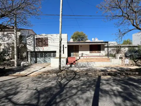 CASA A RECICLAR BARRIO PARQUE VELEZ SARSFIELD  - IDEAL PARA RENTA