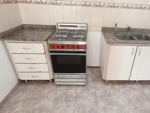Depto Tipo Casa en Alquiler en Caseros, $ 900.000