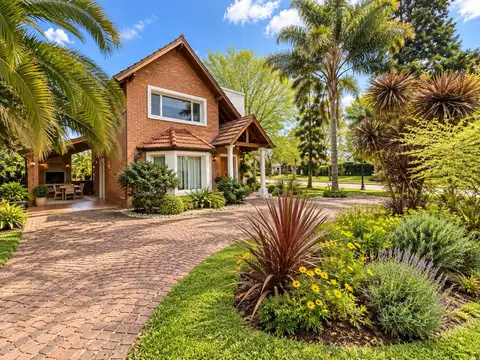 Casa en Venta en Campos De Álvarez, USD 379.000