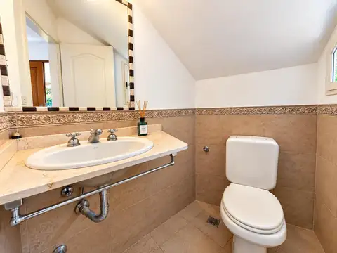 CASA EN VENTA EN CAMPOS DE ÁLVAREZ  – 5 AMBIENTES