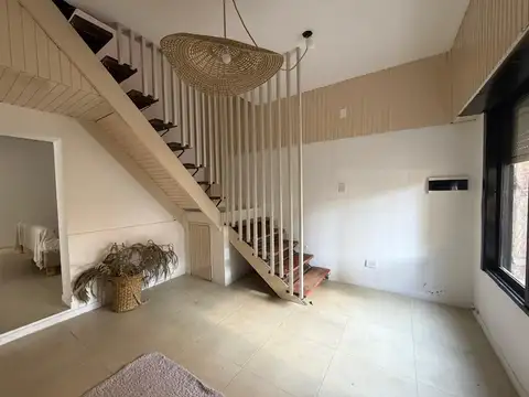 Depto Tipo Casa en Venta de 6 ambientes