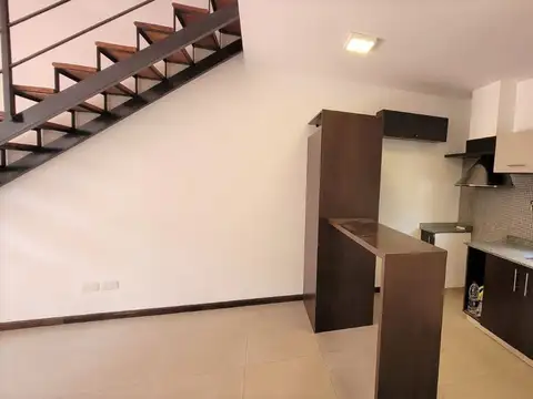 Depto Tipo Casa en Alquiler de 2 ambientes