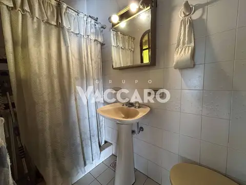 Venta de Casa 4 Ambientes en Ituzaingo, amplio jardín