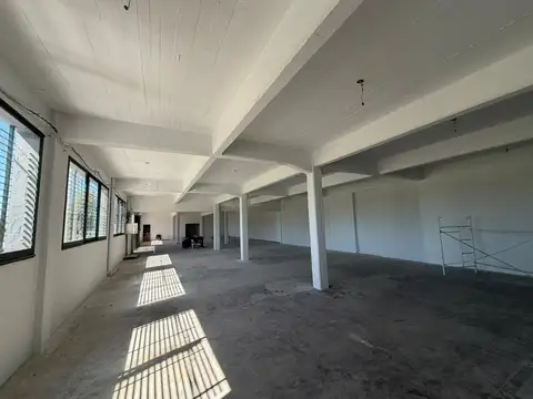 Depósito Comercial 5000 m² con frente a 4 calles - Lomas Del Mirador