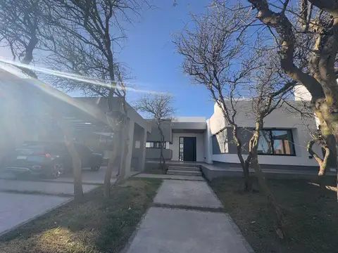 CASA 2 DORM CAÑITAS BARRIO PRIVADO MALAGUEÑO