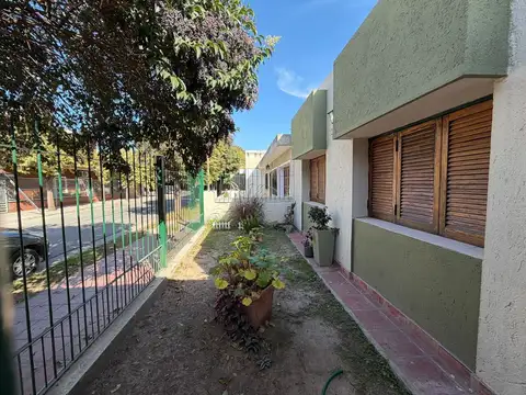 VENDO CASA EN RESIDENCIAL VELEZ SARSFIEL 165 M2 ESCRITURA IMPECABLE   PILETA GARAGE 2 AUTOS