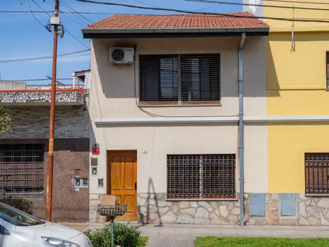 PH en venta de 4 ambientes en  Tapiales