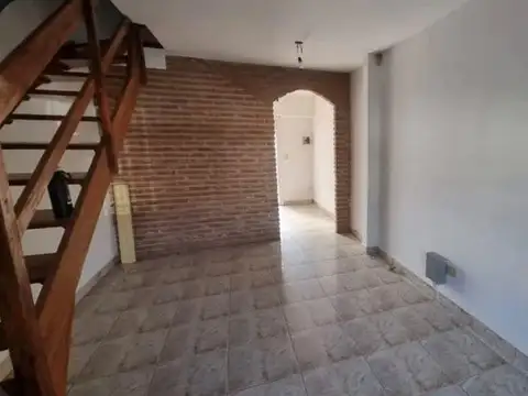 Depto Tipo Casa en Alquiler de 3 ambientes