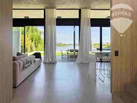 Casa 4 ambientes con 3 baños