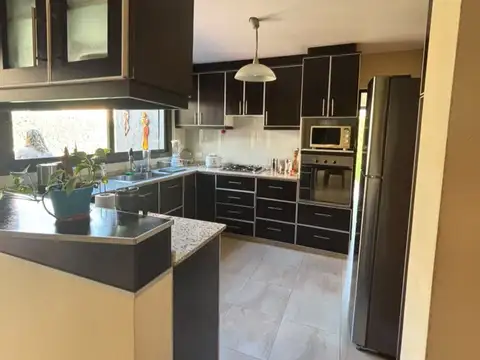 Casa 5 ambientes con 3 baños