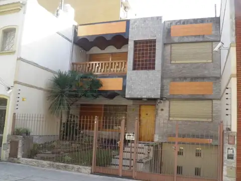 CASA 5 AMBIENTES DOS PLANTAS GARAGE 2 AUTOS