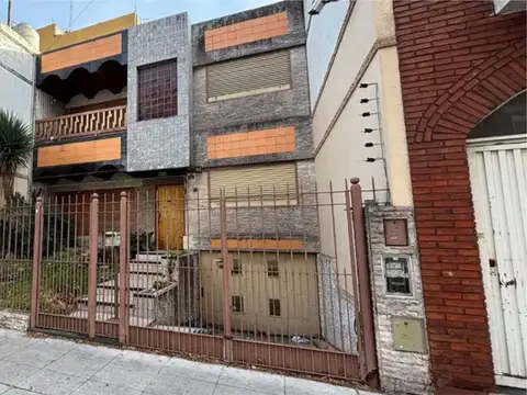 CASA 5 AMBIENTES DOS PLANTAS GARAGE 2 AUTOS